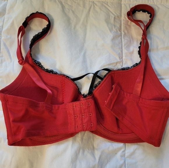 Frederick red with black lace 32D - Picture 14 of 15